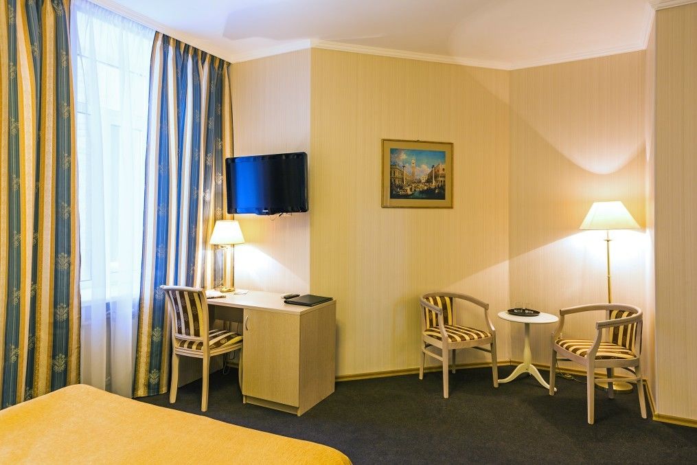 Bristol Hotel Szentpétervár Szoba fotó